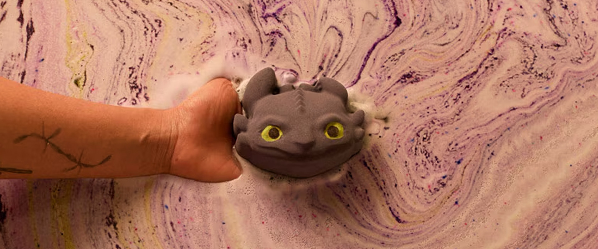 https://universalproductsexperiences.films.apps.nbcuni.com/storage/news-httyd-lush-desktop-684726b200fb6.jpg